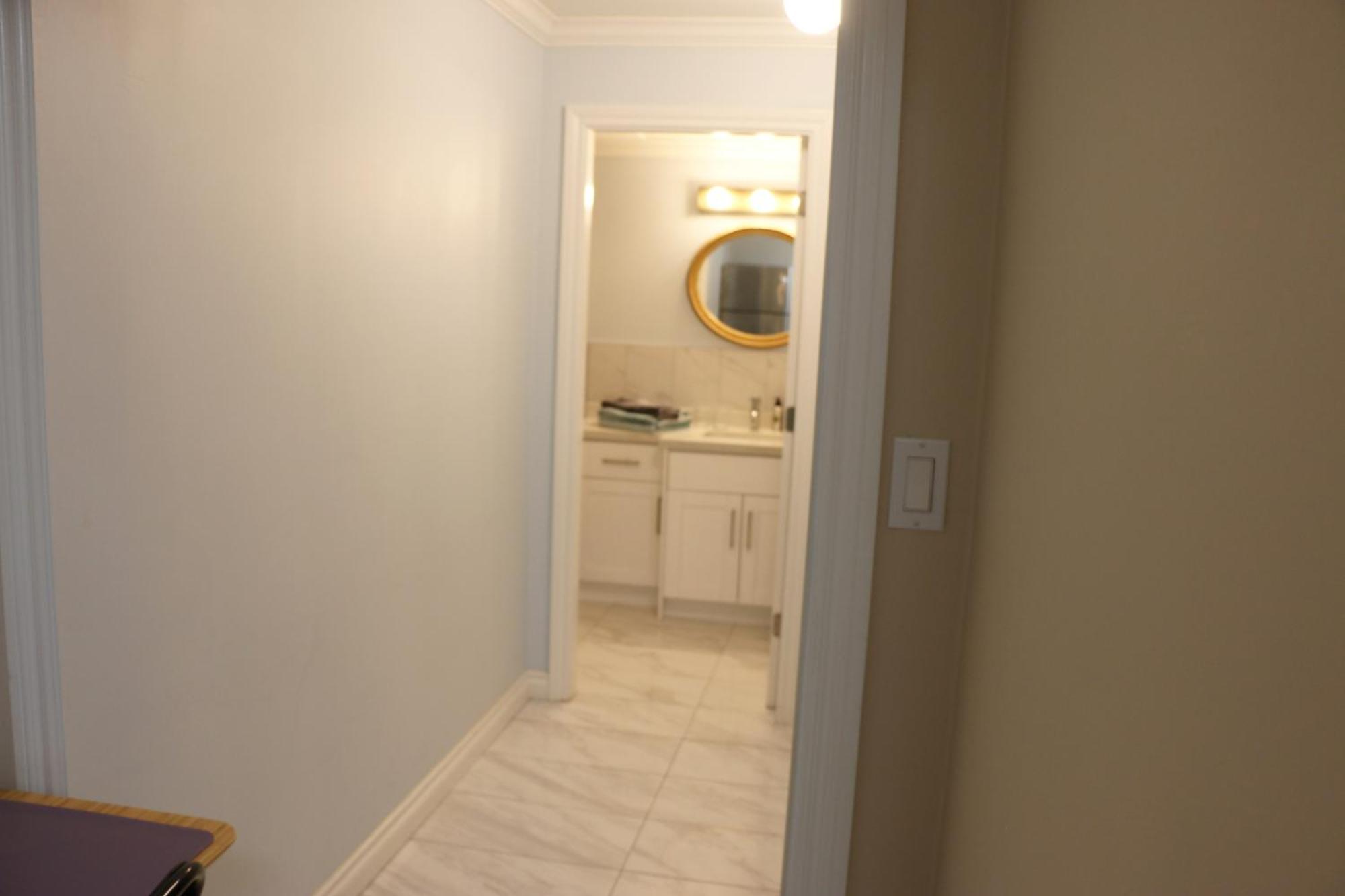 Private Suite With Private Entrance King Bed Richmond Exterior foto